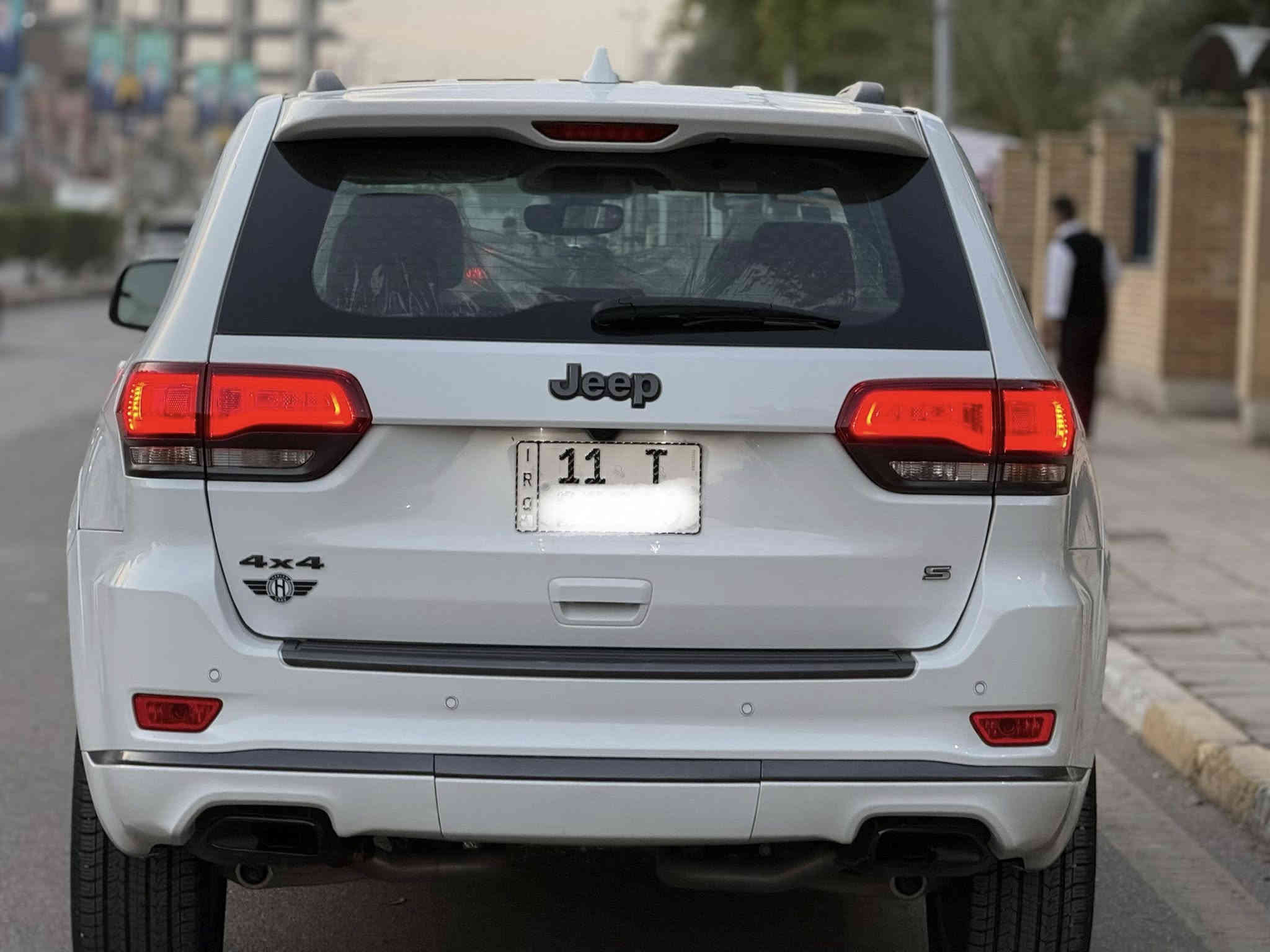 السلام عليكم 

جيب خليجي S وكاله هارلم ( اخت الزيرو ) فول 1/1 

السياره كفاله من الضربه والصبغ والبارد ومن كلشي حته البلاستك كفاله 

ماشيه 53 الف عدتهه كتلوكاتهه سبيرهه منازل حته الارضايات مامفتوحه 

كشنات جلد 

قماره بنرامه 

داخل احمر 

دبل كشن كهرباء 
كشن ذاكره مميوري 

شاشه جبيره 

بصمه تشغيل 

الباب الخلفي كهرباء 

فول تحكم استيرن 

شفتات كير بل استيرن 

مرايه اوتدم 

لايت زنون بلادي 

لايت لد 

زراك لايت 

حساس امامي خلفي 

قطعتين تبريد 

محرك 6 سلندر 3600

فورويل دفع رباعي 4x4

السياره بشرط كير محرك صدر كلهه بعدهه بوضع الشركه 

رقم بغداد دولي بسمي هزه وسنويه جديده 

مكان السياره بغداد 

رقمي ***********
