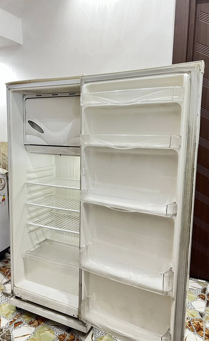 للبيع ثلاجة إيديال (Ideal 9/11 Super)بحجم 11 قدم (وسط)، تتميز بنظافة تامة وشبه جديدة مع تبريد ممتاز وهيكل خارجي وداخلي بحالة المصنع.
الثلاجة اقتصادية جداً بالكهرباء ومثالية للاستخدام وكافة رفوفها الأصلية موجودة وسليمة 
السعر(200) الف 
العنوان ( بغداد )حي الجوادين


**إذا كنت صاحب هذا الإعلان وتريد حذفه لأي سبب، رجاءا أرسل رسالة إلى الدعم الفني**