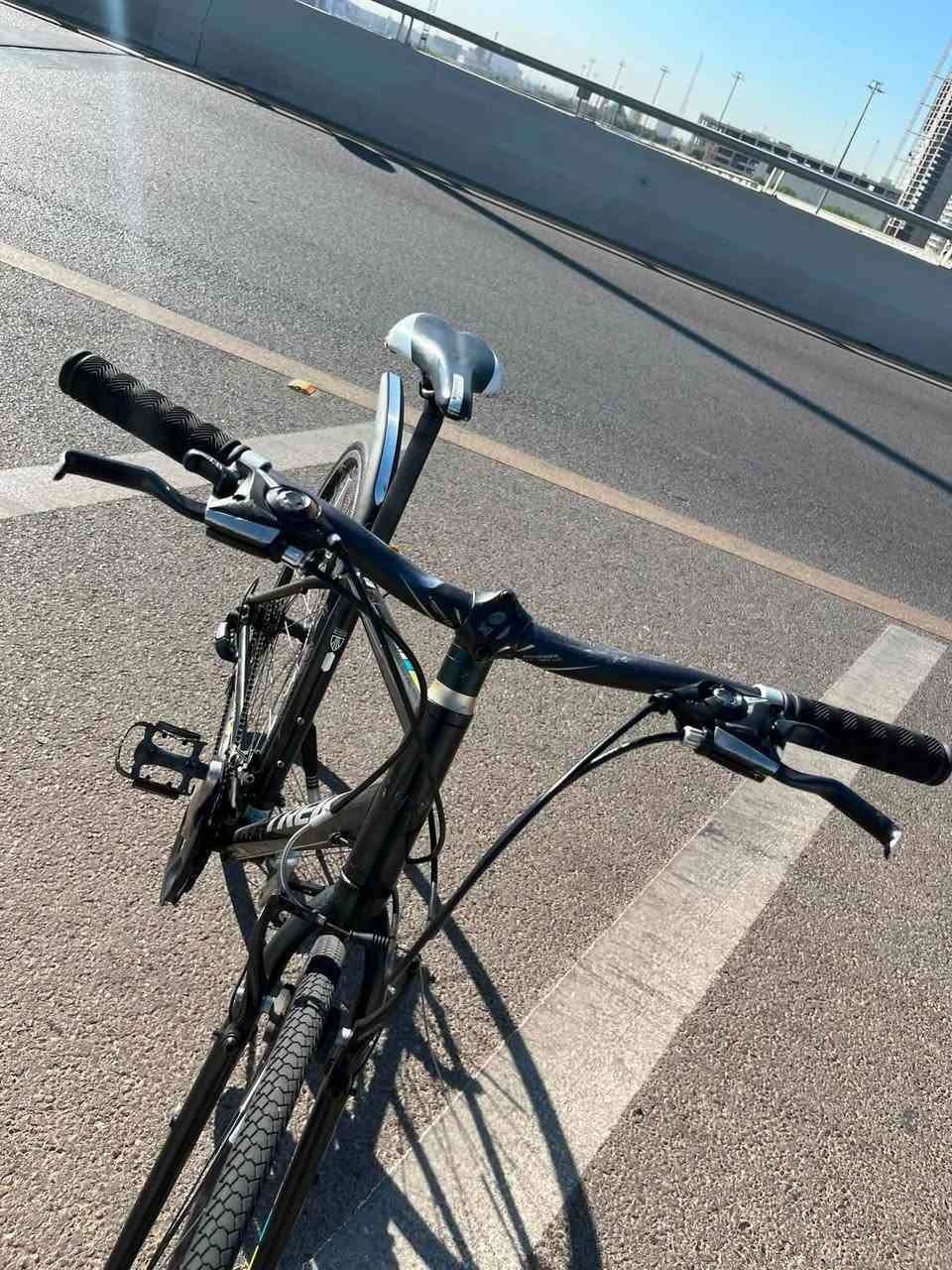 سلام عليكم 
بيسكل البيع من ماركه( ترك ) 🇺🇸
عالميه 🚵
دراجه بل كامل اللمنيوم 
دراجه وضع حاويه كل غراضه وقطع بيه اصليه ✅
سستم بل كامل ماركه شيمانو ✔️
يدات بريم امامي خلفي شيمانو ✔️
مكينه امامي شيمانو ✔️
مكيني. خلفي شيمانو. 
عكرب من ماركه( التوس ) اصلي ✅
شيمانو 
بدال ممن ماركه شيمانو ✔️
بيدرات اصليه ✔️🚵
وياله ألمنيوم اصلي ✅

سعر 250 بي مجال بسيط..
*********** واتس ..

