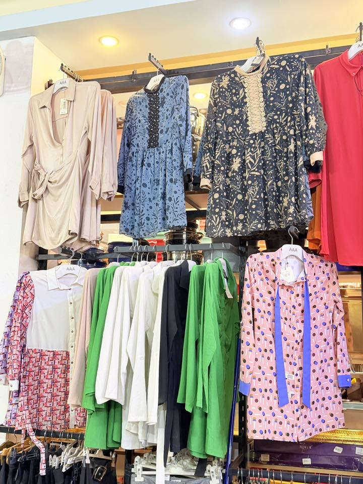 📢 بيع شِلعة قمصان نسائية 📢
👚 العدد: حوالي 100 قطعة

💰 سعر القطعة: 5,000 دينار فقط

✨ موديلات متنوعة ومناسبة للبيع بالمفرد أو لأصحاب المحلات

🔥 فرصة مميزة للتجار والباحثين عن الربح السريع

📍 للاستفسار والحجز مراسلتنا على الخاص

***********
