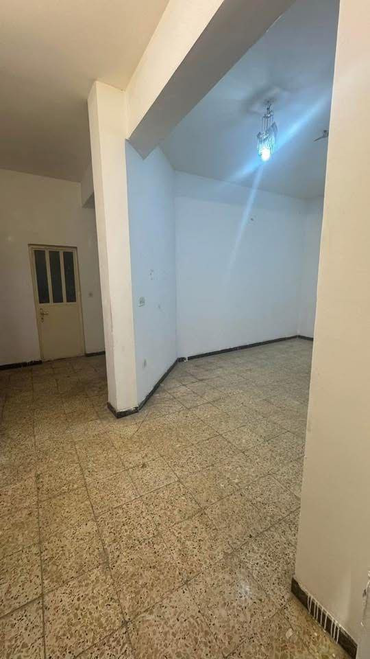 شقق للايجار عدد2 في السيدية (نضيفات ) طابق ارضي و طابق اول
مساحه كل شقه 80m تحتوي كل شقه على 

غرفتين نوم وصالة ومطبخ وخدمات صحيه 
موقع: السيديه مربع الاقتصاديين على شارع 30m

سعر الطابق الارضي 600 الف  
سعر الطابق الاول 500 الف 

‼️متوفر #عروضات اخرى لم يتم #ذكرها   عمارات 
تجارية وسكنية وشقق تجارية وسكنية ومحلات وعيادات

📊كل ماعليك الاتصال على الرقم (***********) أو المراسلة على الصفحة *ʲᵒⁱⁿ ᵘˢ*
الكوخ للتطوير العقاري
