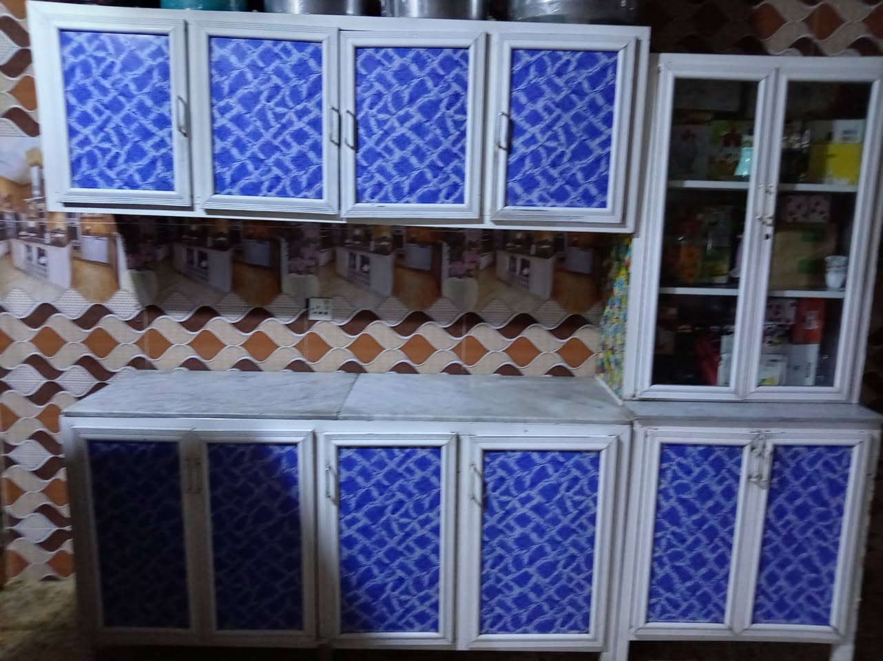 البيع بميتين أو وخمسين أو بيهم مجال المكان الحيانيه دور شرطة قرب محطة الكندي شراي يتصل على رقم بس  ***********
