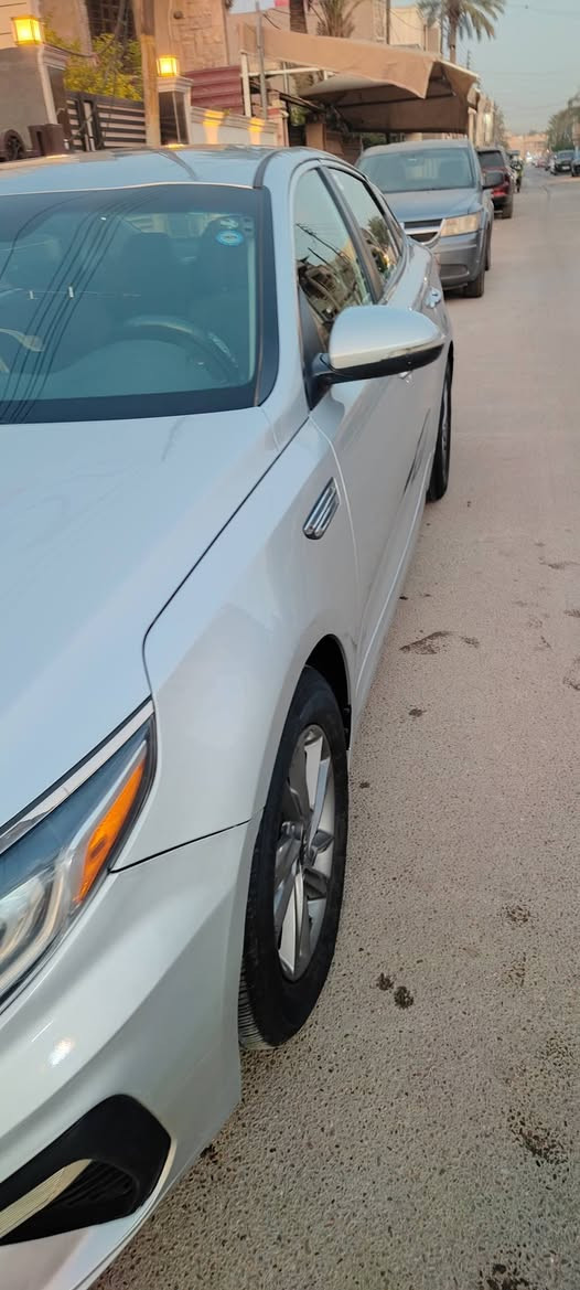 السلام عليكم 
اوبتما موديل 20 FE معروفه موصفاته رادار جانبي حساسات خلفيه تحديد مسار السياره رقمه سليمانيه الدولي بسمي 
السياره حادثه تخريب فقط جاملغ الصدر مبدل فقط وبيه بارد  
رايده 150 ورقه وبيه مجال للشراي
وهذا رقمي ***********
