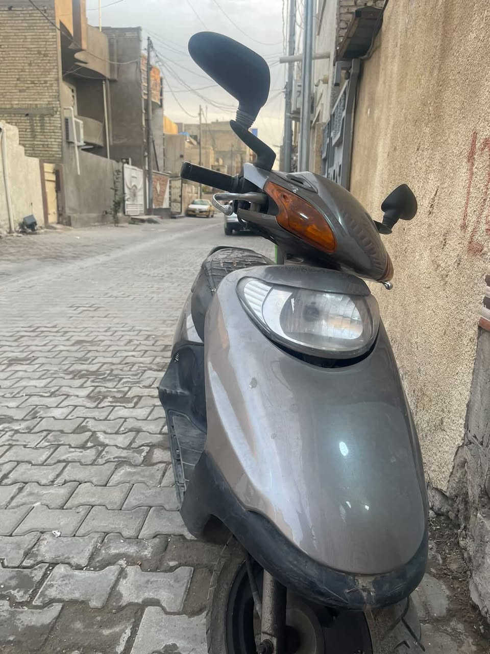 دراجة سبيسي متروكة
شغالة سلف هندر كهربائيات يحتاج الها ترتيب ترايش جوه فقط

250 وبيها مجال
***********
