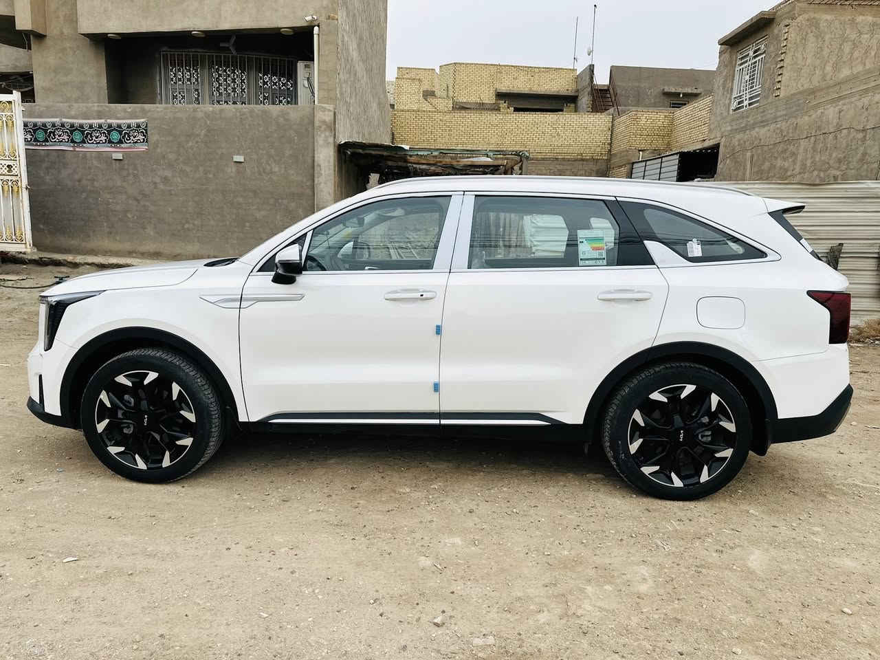 السلام عليكم
كيا سورنتو 2025 زيرو  ماشيه 7000 فقط كفاله عامه 
السياره داخل الضمان   
رقم بابل باسمي 
بانوراما ويل كب 20
داتى شو كامرات عدد2                              
حجم المحرك 6 سلندر 3500 cc 
مرتبط بكير 8 سرعات
بانوراما فتحة سقف 
مفتاح التشغيل بصمة                          
تشغيل عن بعد
كير ماوس 
هاند بريك بصمة                              
فتح الصندوق كهرباء 
دشبول شمعة ليد LED
شباك امامي اسود لماع 
قبضات ابواب المنيوم.                           
حجم الاطارات20
حساس مطر 
كامرات 2
داخل 64لون 
لايت زينون عدسات + LED 
كشافات زينون                                      
بك لايت LED
مقود جلد حياكة 
شفتات مقود 
مثبت سرعة
المودات والاوامر الصوتية.                      
فحص نظام السيارة
عدد المقاعد 7 
مقاعد امامية كهرباء 
مقاعد خلفيةكهرباء                             
بردات ابواب خلفية 
شاشة ابل كار بلي ❗️
كامرة دوارة ❗️                                     
حساسات امامية 
حساسات خلفية 
تبريد شاشة
3 قطع تبريد 
نقطة نزول منحدرات.                            
نظام مانع تزحلق 
‏ABS
شاحن موبايل واير ليس                          
اشاير بالمري والمري قابلة للطي 
مخرج AUX
مخرج USB
‏BIuetooth
مخرج منفذ الطاقة عدد 3                     
درايف مود 
‏( comfort - eco- sport - smart)
السياره مدوشمه كشنات وارضيه جلد 
للبيع فقط سعرها 330 وبيهه مجال 
مكاني كربلاء طويريج 
للاستفسار ***********
