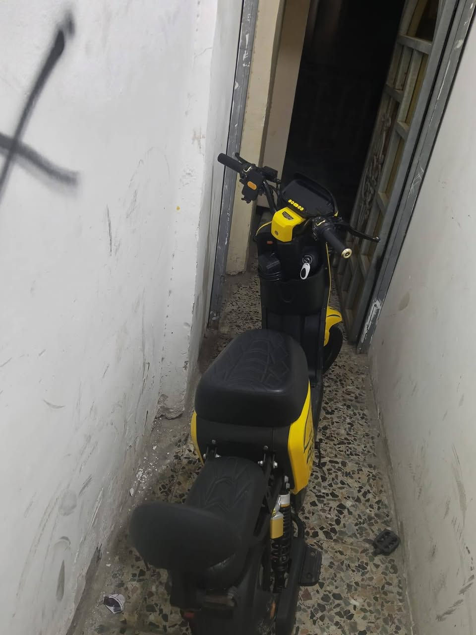 السلام عليكم
ار 9زيرو زيرو بعتبار ماخذه من وكيل مديل 2026 الحديث    ستخدام قليل جدا
5بطاريات دبل حجم كبير 32 امبير وينلي الاصلي 4نمر سرعه 109 سرعه حقيقيه 70
كهربائيات كلهه شغاله لايت عالي وناصي ونشره اماميه اشاره يمنه ويسره ودبل اشاره
بلوتوث وقاعده شحن وياها سويج  وبصمتين  شاحنه الاصليه كفات موجوده ماشادهن دراجه مكفولة كفاله عامه حته من الزلغ تجي وشوف بعينك
السعر 445  
واتساب ***********
عنوان بصره
