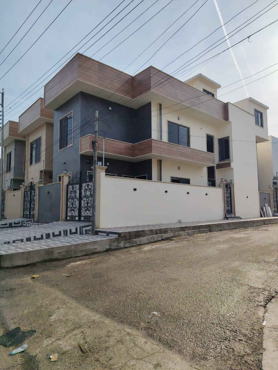 � #عروض #مكتب #الثقة #للعقار🏡
📍 الموقع: الموصل –حي-النور]
⚡دار-للبيع-الفرع قبل دانيا ماركت
📐 المساحة:120-متر- زيرو
🛏️ عدد الغرف: [4- غرف نوم ]
🛁 عدد الحمامات: [2-حمام ]
🍽️ مطبخ + صالة + كراج + سطح 
✨الاتجاه-شروق💥
✨ المميزات:* 
على-شارع-بعرض-20-متر
✅ موقع حيوي وقريب علسوق
✅ بناء مرتب سنة2026
✅ سند طابو

💸 السعر: [ يُذكر عند التواصل / او الاتصال ]
📞 للاستفسار اكثر الاتصال على الأرقام التالية:
*********** شاكر ابو يحيى
*********** عمر النعيمي
*********** عثمان النعيمي
***********
📍 موقع المكتب سايدين حي التعليم العالي 
📍 الموصل – بعد بوابة غزل ١٠٠م
✨متابعه -الحساب-ليصلكم-كل- ما هو جديد
📌 نستقبل كافة العروضات داخل جميع أحياء الموصل الايسر
