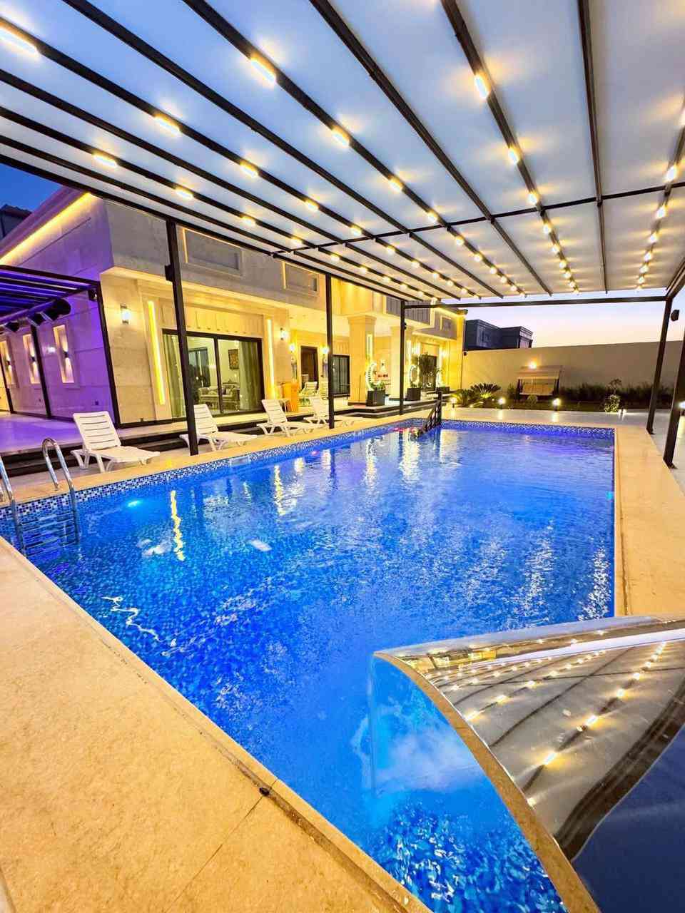 متوفر حجوزات طيلت ايام 
السبوع حجز وانته مطمئن 
المزرع موثقه بتطبيق اجرلي 
الحجز واتساب***********
الموقع حي الجهاد المكاسب
