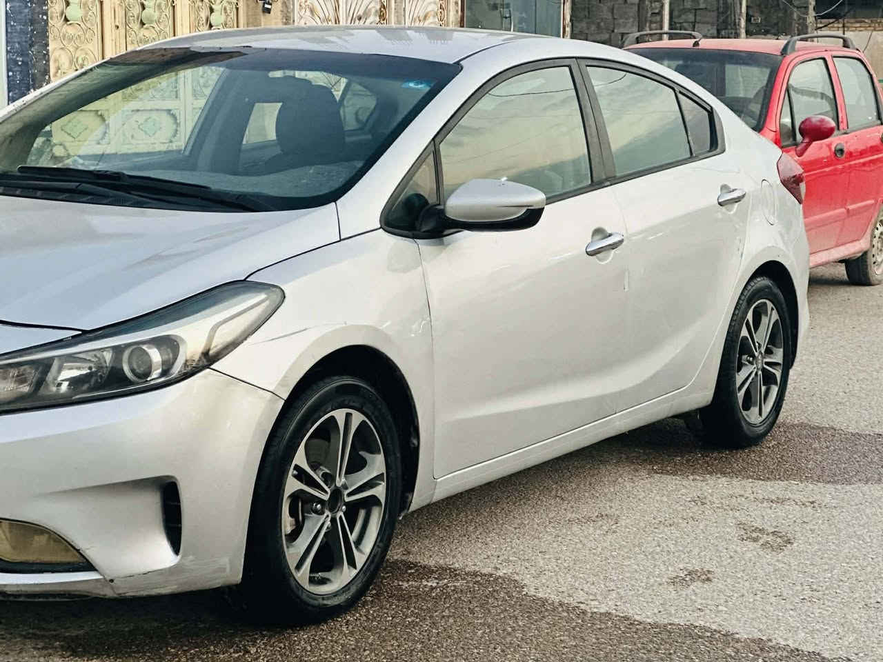 سلام عليكم البيع او مراوس حسب القناعه كيا فورتي موديل 2017 لون سلفري رقم قادسيه بسمي مكينه 2000 دوش كير اي تي السعر 125 اي استفسار ***********
 مكان السياره السماوه مركز المدينه
