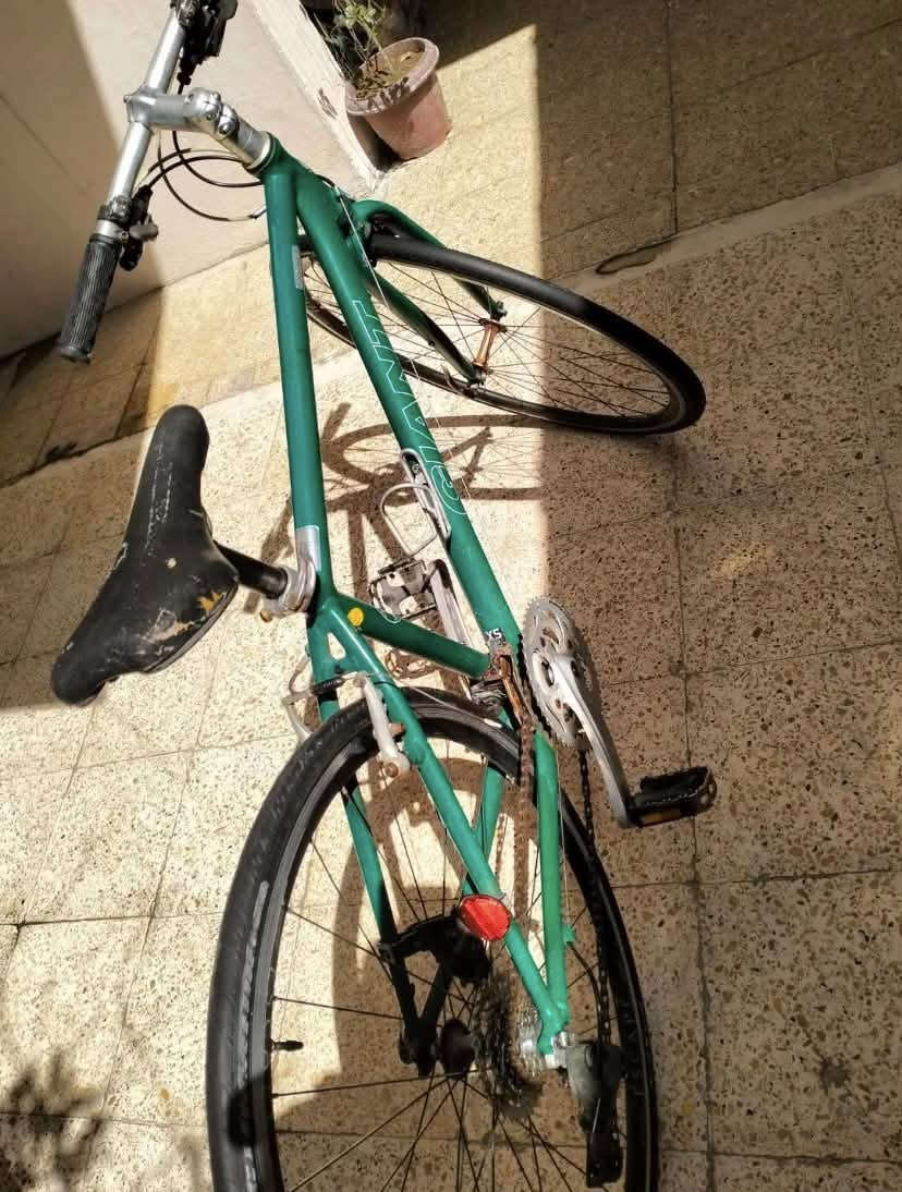 بايسكل النوع c700 جينت النضافه أمام عينك البايسكل كلو شرط ما ابدل شي بينو  كير امامي خلفي ابريكات الاثنين شغالين سعر 150وبي مجال الموقع موصل حي البلديات قرب متنزه الكفاءات الرقم ***********
