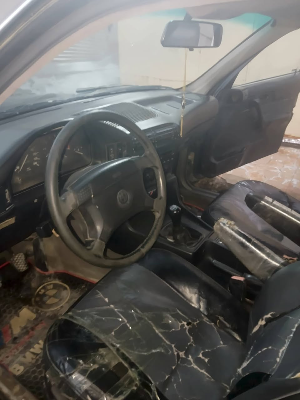 السلام عليكم للبيع بي ام 520 موديل 91 كير شرط مكينه اثر نفخ مكينه كبس بدون صبغ تايات جديد باتري جديد رقم انبار اخضر شرط  بدن ضرب السعر 32 وبي مجال ***********
