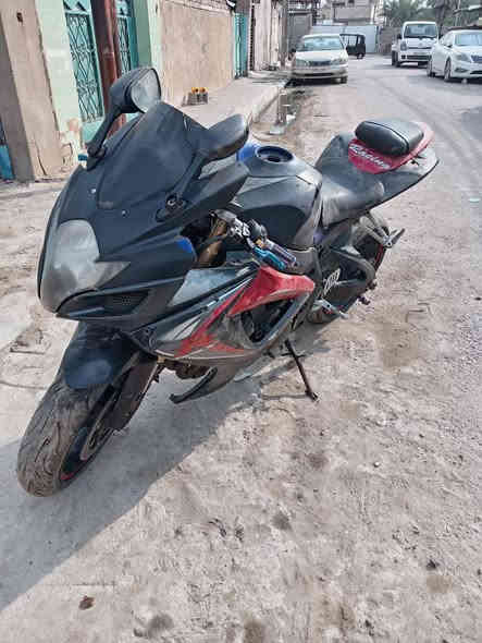 سلام عليكم للبيع دراجه جكسر ٧٥٠ طافيه ابيع كوم حديد سعر ٩ ورقات بكاني البياع شراي خابر *********** وليكلي شبيه ما بيهه اصد الموبايل بوجهه ابيع كوم حديد
