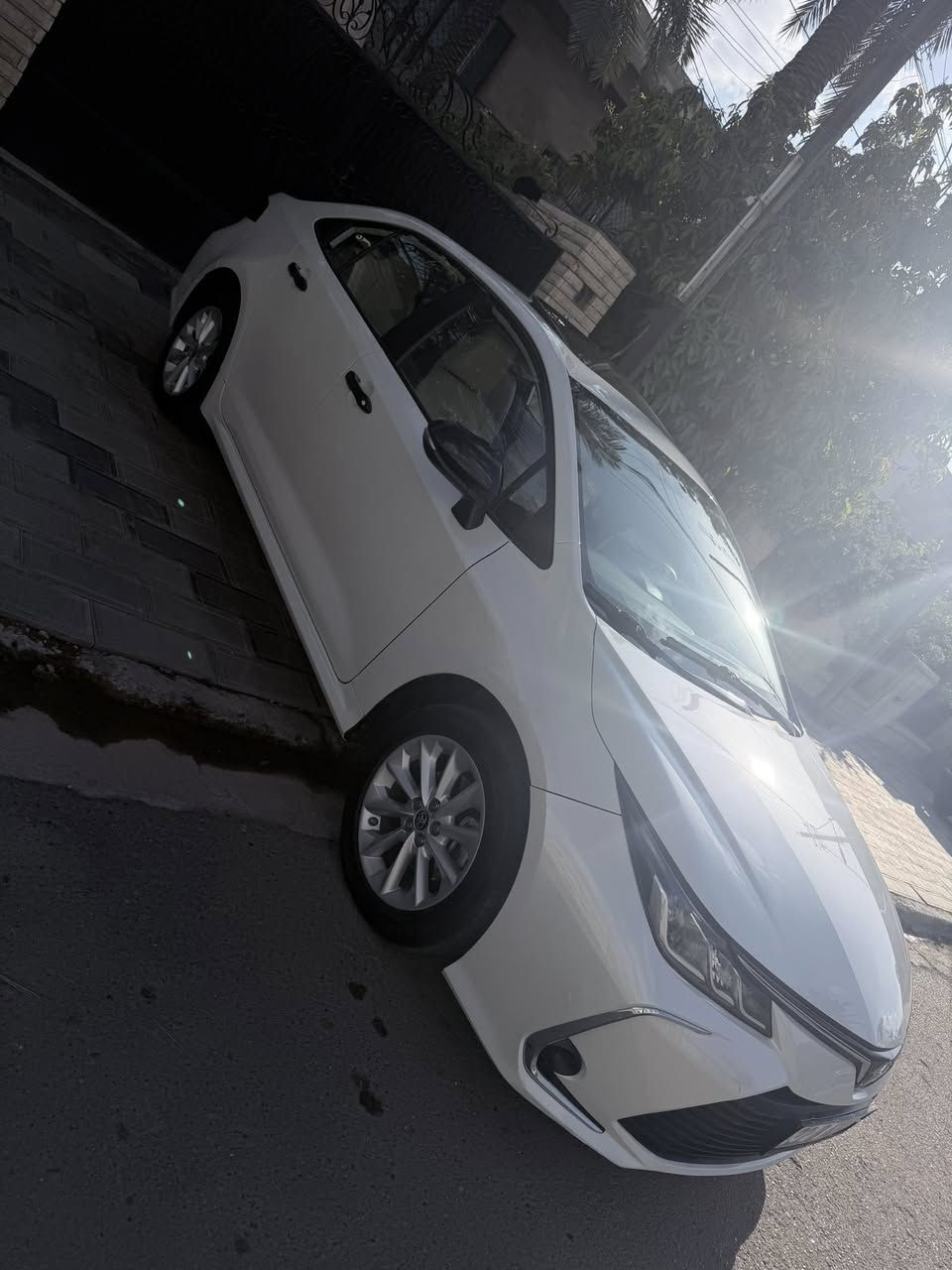 سلام عليكم .. للبيع فقط 🌹 
كورلا فطيم خليجي بانزين ⛽️ 
موديل ٢٠٢٠ 
محرك الفين 2.0 xle 🚀 
السعر😎 ... ١٥٧ ورقه وبيها مجال بسيط جداً 😎
فول بس تجي تشغيل مفتاح مو بصمه 
سلايد 
حساس امامي خلفي كامره خلفيه 
كراسي جلد 
زينون عالي ناصي 
كروس سرعه 
تبريد ثلاجه فطيم معروف تبريده بعد 
٥ ويل كب 
كير ١٠ نمره ميكانيكي مو cvt 
مشيها وترايها مال كامري 
نشطه جداً صيانه كامله بالسياره شرط برغي مابيها نقص حت تايرات تخم جديد والصور تحجي نضافتها 
ابيض صدفي لونها 
٢ مفتاحين ويها 
مكفول كير مكينه ميكانيك صدر 
بيها بارد براس البنيد  ورصعات خفيفه جداً مال استخدام والفحص موجود بالصور 
مكاني حي الجامعه بغداد 
وكاله او تحويل جاهز 
*********** ☎️ 
واتس اب او اتصال
