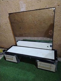 ميز تواليت • نضيف