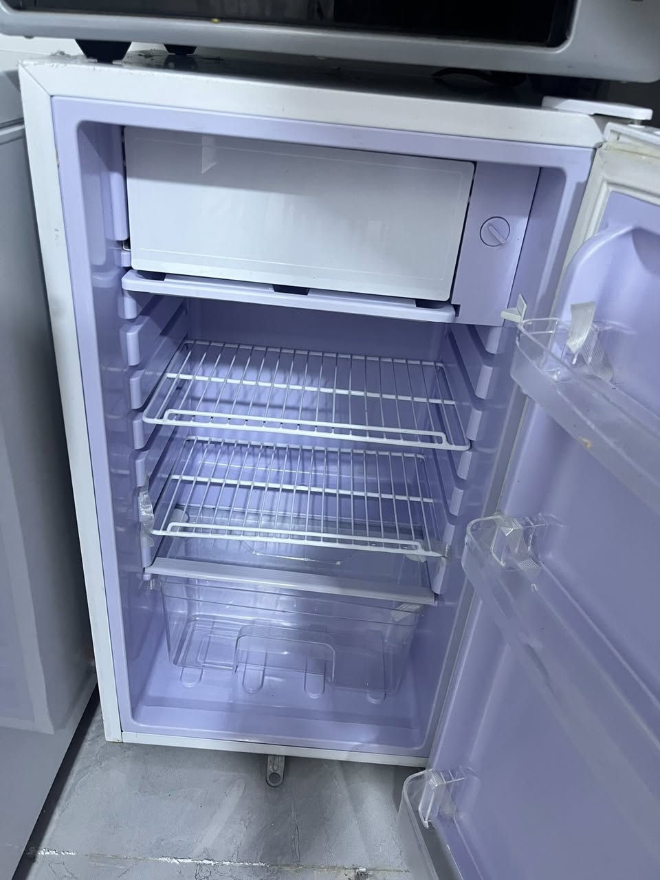 ثلاجة صغيرة 
استخدام شهر 
جدا نظيفة 
ب100 وبيها مجال


**إذا كنت صاحب هذا الإعلان وتريد حذفه لأي سبب، رجاءا أرسل رسالة إلى الدعم الفني**