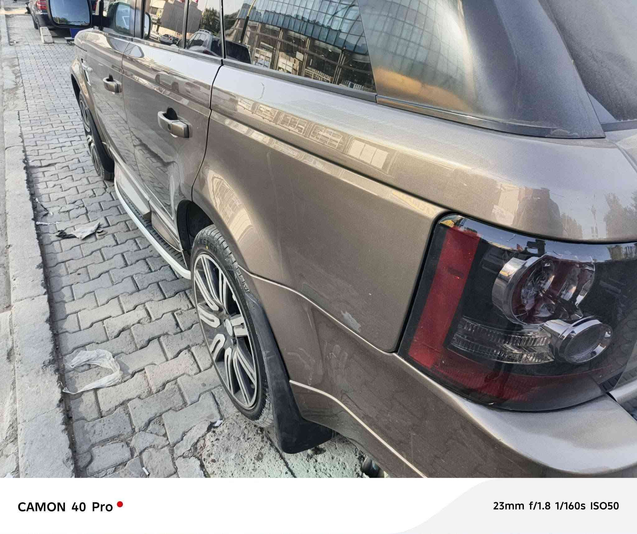 بيع رانج 2013
رانج روفر 2013 (أعلى فئة - فول مواصفات) 🚗
**المواصفات العامة:**
 * **الموديل:** 2013
 * **الرقم:** بغداد الدولي
 * **المحرك:** 8 سلندر (المحرك المفتوح المرغوب)
 * **الفئة:** أعلى فئة، فول مواصفات 1/1
### 🛠️ الوضع الميكانيكي والإدامة (جاهزة تماماً):
السيارة بيه إدامة شاملة قبل شهرين فقط ومبدل بيها:
 * **تخم تاير جديد**
 * **دبلات وجوبلسات جديدة**
 * **منظومة باير بنزين وراديتر جديد**
### ✨ الإضافات والترتيبات:
 * منظومة زنون كاملة (إضاءة ممتازة)
 * مروحة إضافية خاصة بالتبريد 
 * ويل صبوغ أسود ملكي
 * شباك أمامي أسود مميز
> 💡 **ملاحظة:** السيارة جاهزة من كلشي، شغل واطلع (ما تحتاج أي مصاريف).
السعر 135
***********
