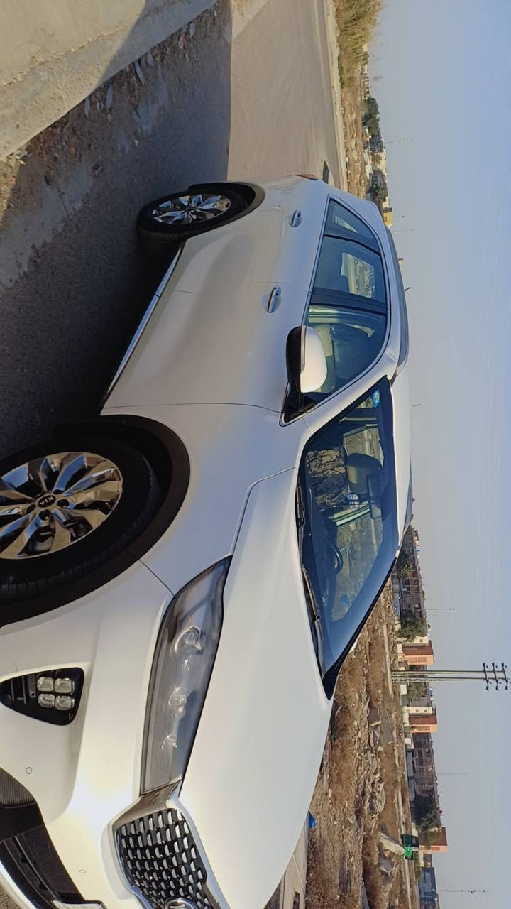 السلام عليكم
سيارة نوع سورنتو خليجي موديل2019 رقم بغداد بأسمي 
موصفات عده البنراما سياره 6 اسلندر 3300محرك سبعة راكب 3 قطع تبريد مري شفط جنطة كهربائي  كامرة حساسات  شاشة كبيرة كشنات جلد شحن واير ليس السيارة 
السيارة جديدة ماشية120
كير مكينه حدادية و تبريد كفالة السعر 255
العنوان محمودية
رقم الهاتف***********
