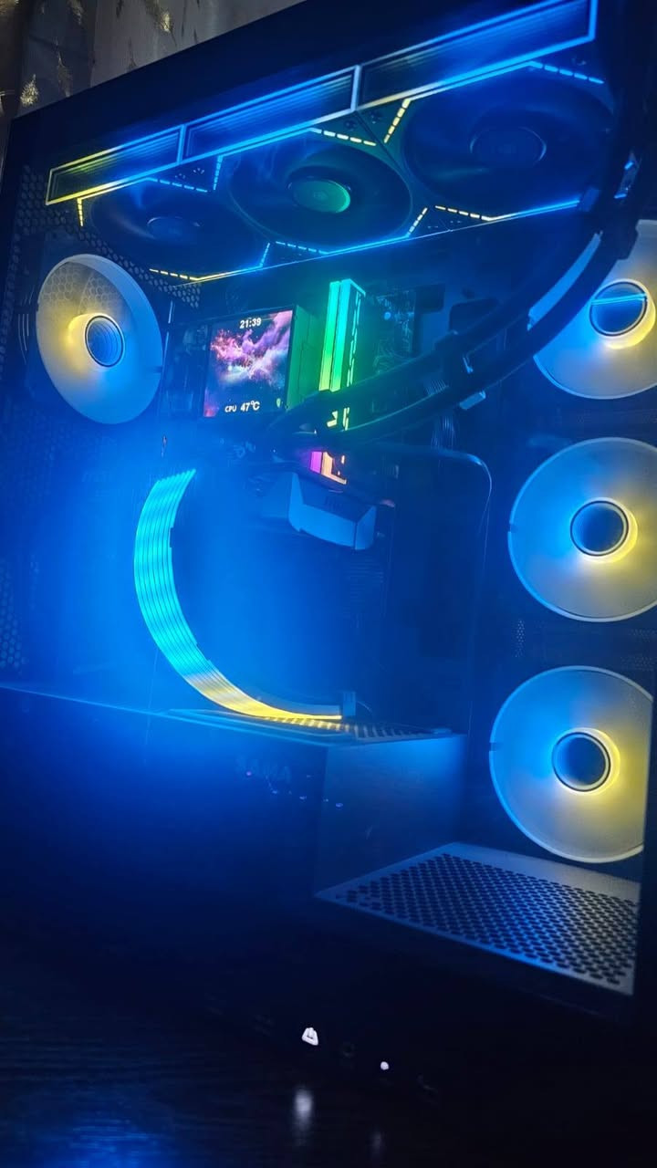 السلام عليكم pc للبيع استعمال اقل ٢٠ ساعة سبب البيع راعيها محتاج فلوسها
***********
***********
Core I5-14400f
Black wolf ddr4 3200 2×8
M.2 1TP PCLE 4.0
PSU 750W
THERMAL COOLER peereels RGB 360M
MSI GeFORCE RTX 5060 ventos 2xOC
M.B asrock B750 ddr4
SEAGATE 2TP هارد اضافي
مع ماوس G502 سعرة 65 الف
كيبورد ريد دراكون سعرة ١٢٠ 
كل هاي التجميعة مع الماوس والكيبورد سعرها ١٥٠٠

Minifire
34inch curve 165Hz 2K 
1ms سعرها ٢٠٠ قفل
الشاشة مو من ضمن سعر التجميعة🚩🚩🚩🚩
