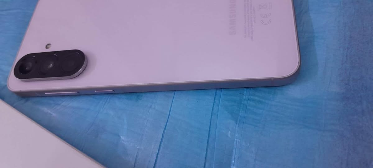 Galaxy A56 مستعمل لون وردي فاتح
جهاز نظيف ومرتب واستخدم قليل 

الذاكرة 256/8GB

البطارية 5000mAh

الشحن 45W

الكاميرا 50MP

المعالج Exynos 1580

الشاشة SUPER AMOLED

التردد 120Hz

غراضة كاملة كارتون وكيبل 
العنوان بغداد الاعظمية

