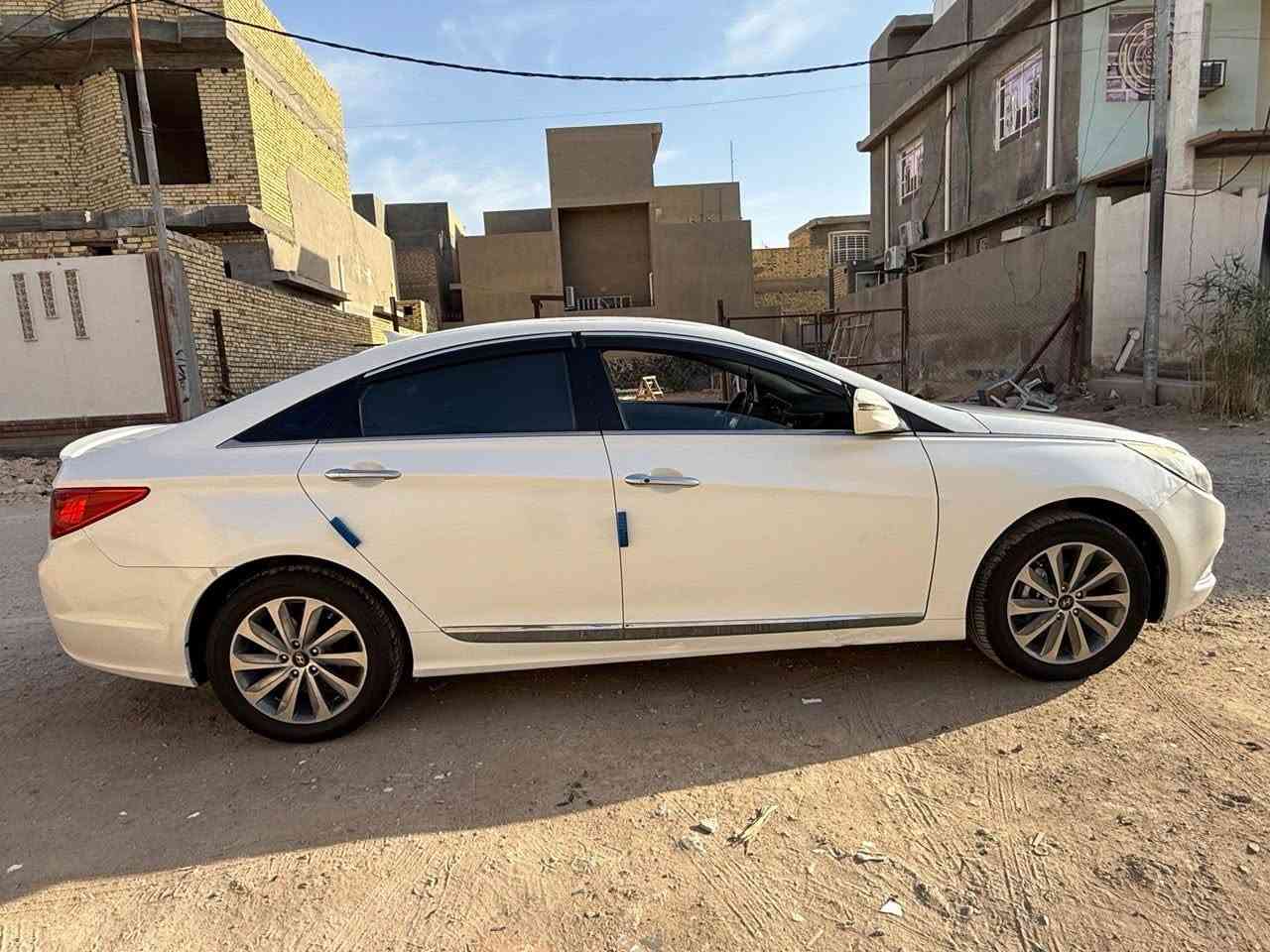 السلام عليكم
للبيع فقط 
سوناتا موديل 2013
السياره وارد كوري 
السياره مكفوله من الضربه والتبديل
 مكفولة المكينة والكير
مكينة دوش 2000cc  

حدايه وتخم تاير جديد
 رقم بابل مشروع وطني 
السعر اتصل 
المكان الديوانية 
للاتصال ***********
