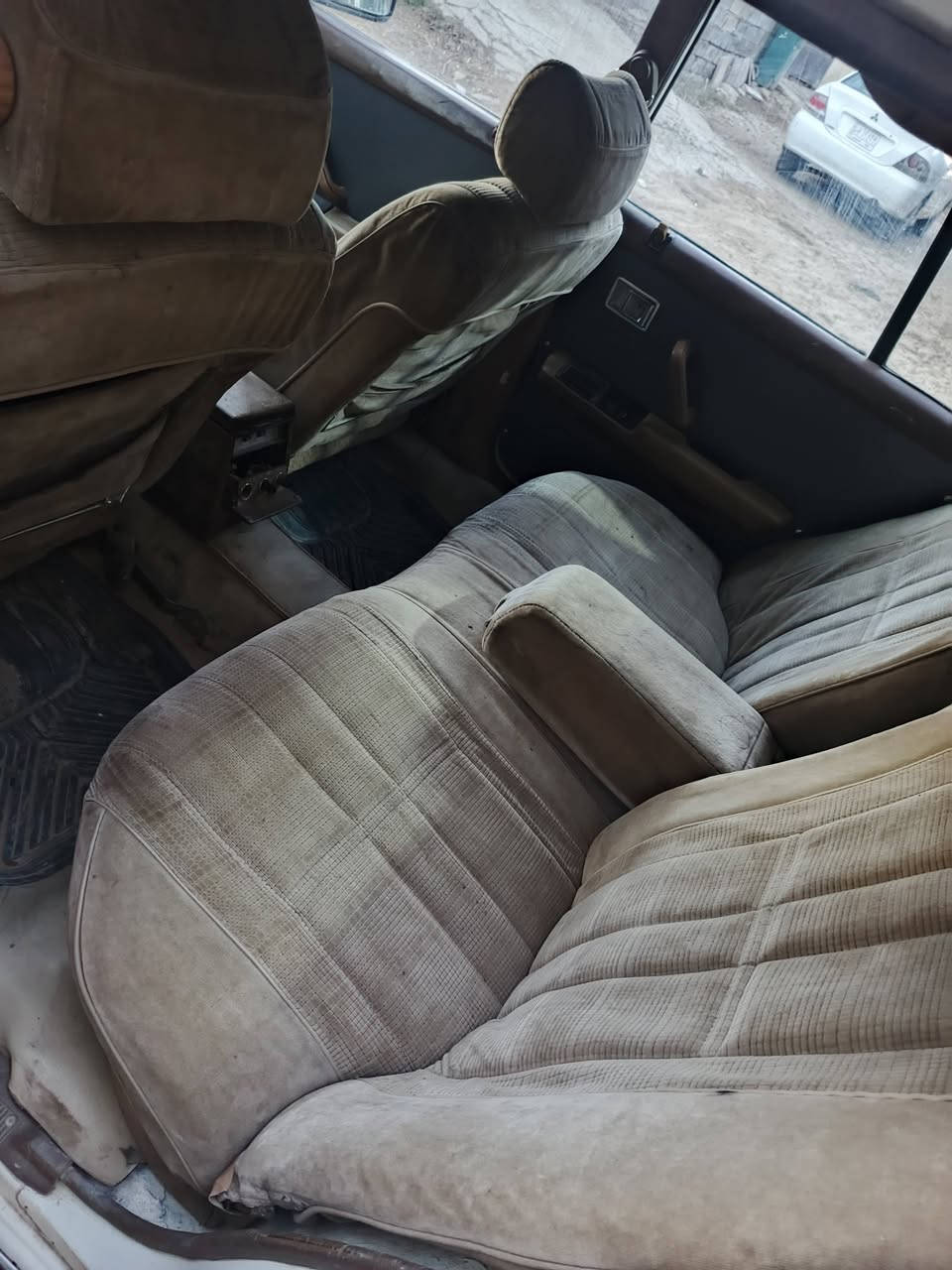 السلام عليكم سوبر ٨٢  للبيع محرك بلادي كير عادي رقم دولي بسمي مصبوغه عام للجماليه السعر ٤٠وبيهه مجال مكان بغداد الزيتون ***********
