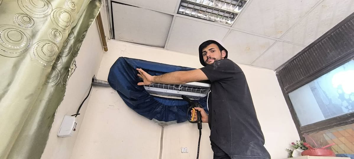 - تنظيف داخلي وخارجي شامل للوحدة.  
- تعقيم احترافي ضد الغبار والجراثيم والروائح الكريهة.  
- فحص وصيانة للتأكد من كفاءة التشغيل.  
- أسعار مناسبة للجميع مع عروض خاصة للمجموعة سبالت .  
- خدمة سريعة تصل إلى باب بيتك في نفس اليوم.  
- خبرة طويلة في مجال التبريد والتكييف.  

📍 أينما كنت
خدمتنا متوفرة في جميع مناطق الدواية ، ونصل إليك أينما كنت .  

📞 للحجز والاستفسار
اتصل الآن على الرقم: ***********
