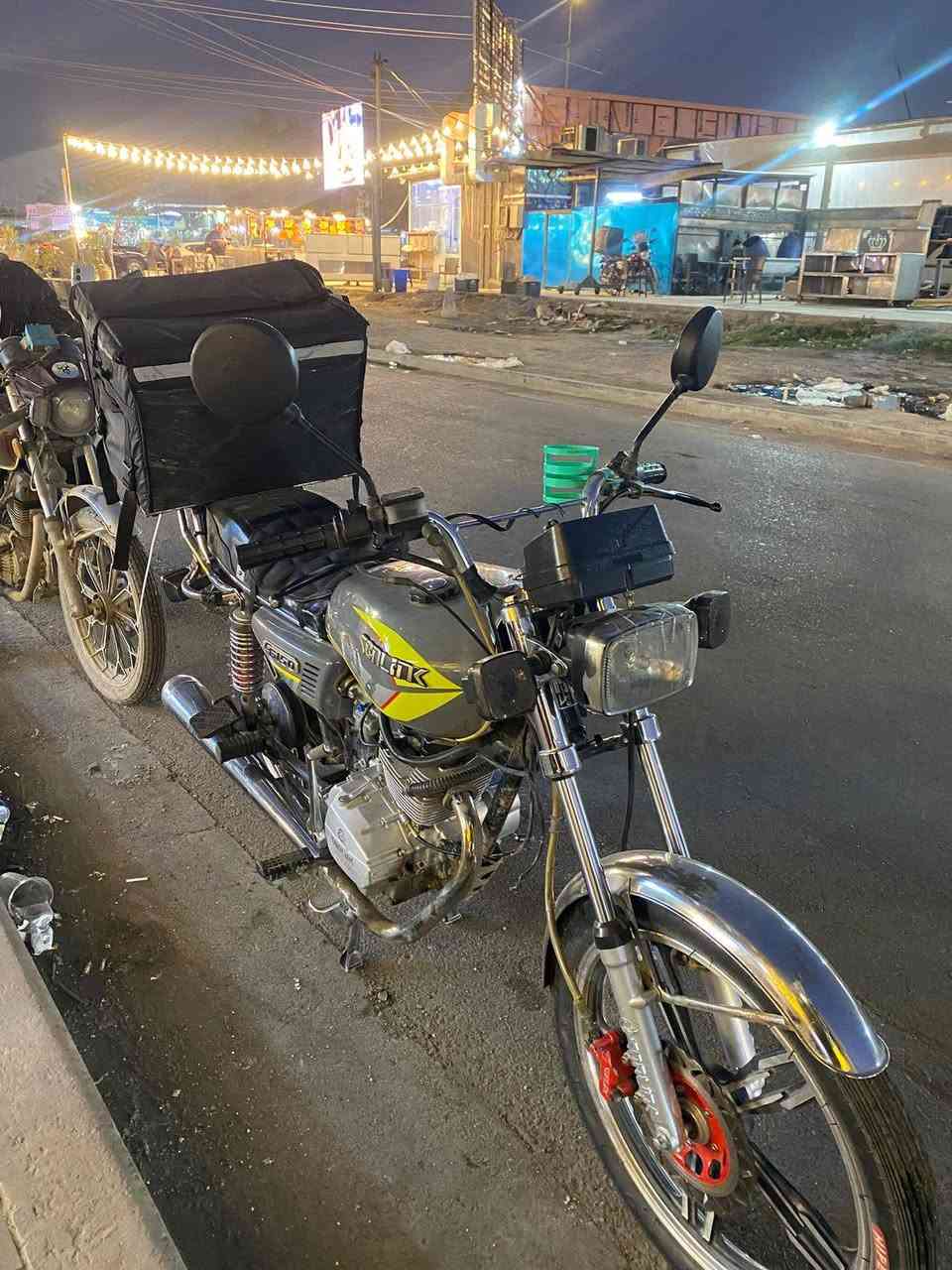 سلام عليكم سيفان موديل ٢٣ دراجه نضيفه مكينه ممفتوحه اوراق وياهه ٤٥٠ وبيه مجال حك الجيزه عنوان بغداد العامريه *********** ممتواجد فيس بي واتساب
