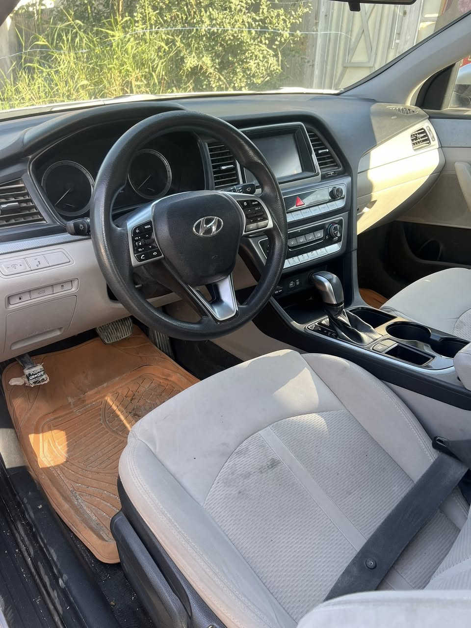 سوناتا 2019 وارد امريكي مكينة 2400 نضيفه جدا على البلاد حداديه تبريد مكينه كير كله على البلاد وكفاله مكينة مامفتوحة شرط . حادث امريكا جدا خفيف سطحي مقدمة البنيد فقط وسرقة الجاملاغات الاماميه يعني اي ضربه ماكو لعود شواصي ماكو اي ضربه يمهن صور الحادث موجودات السعر 130 مجال حك الجيه استفسار ع رقمي  واتساب اتصال ***********
