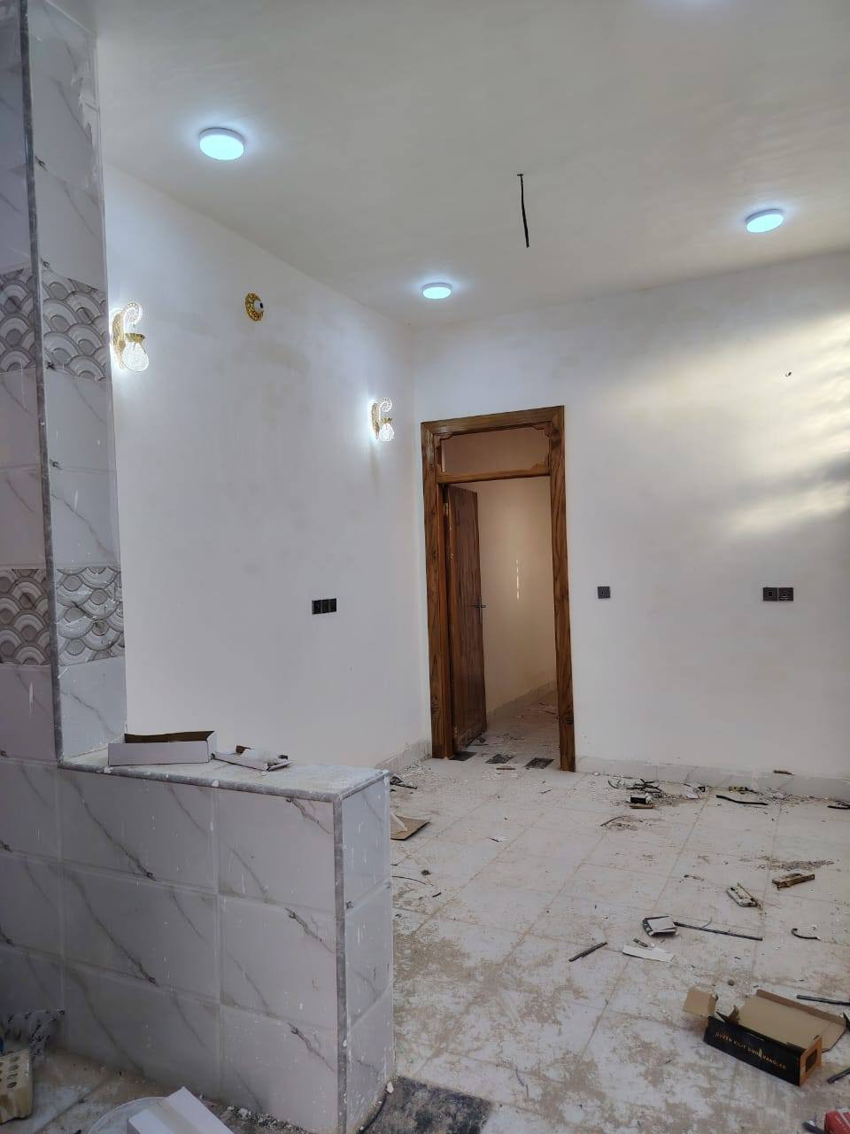 يعلن مكتب ال الاخوين  عمود 291بضبط 

بيت مساحه 60م #طابو_زراعي سند 25

#قريب_شارع_لحولي 

(عنوان لمكتب   مقابل قريه لغدير) 
(  عمود 291بضبط مكتب ل الاخوين                                    

بيت جاهز مفتاح 🔑 
أساس وسقف صب مركزي 

منطقه كامله السكن #شوارع_تبليط 

غرفه + صاله + مطبخ معزول + صحيات 

#مدارس // ماء//. كهرباء//. تبليط  /. خط مولد ذهبي 

وتساب
***********
السعر ب20مليون بيه مجال 
ملاحظه// توجد لدينا كل المساحات من دور او قطع النجف, العراق
