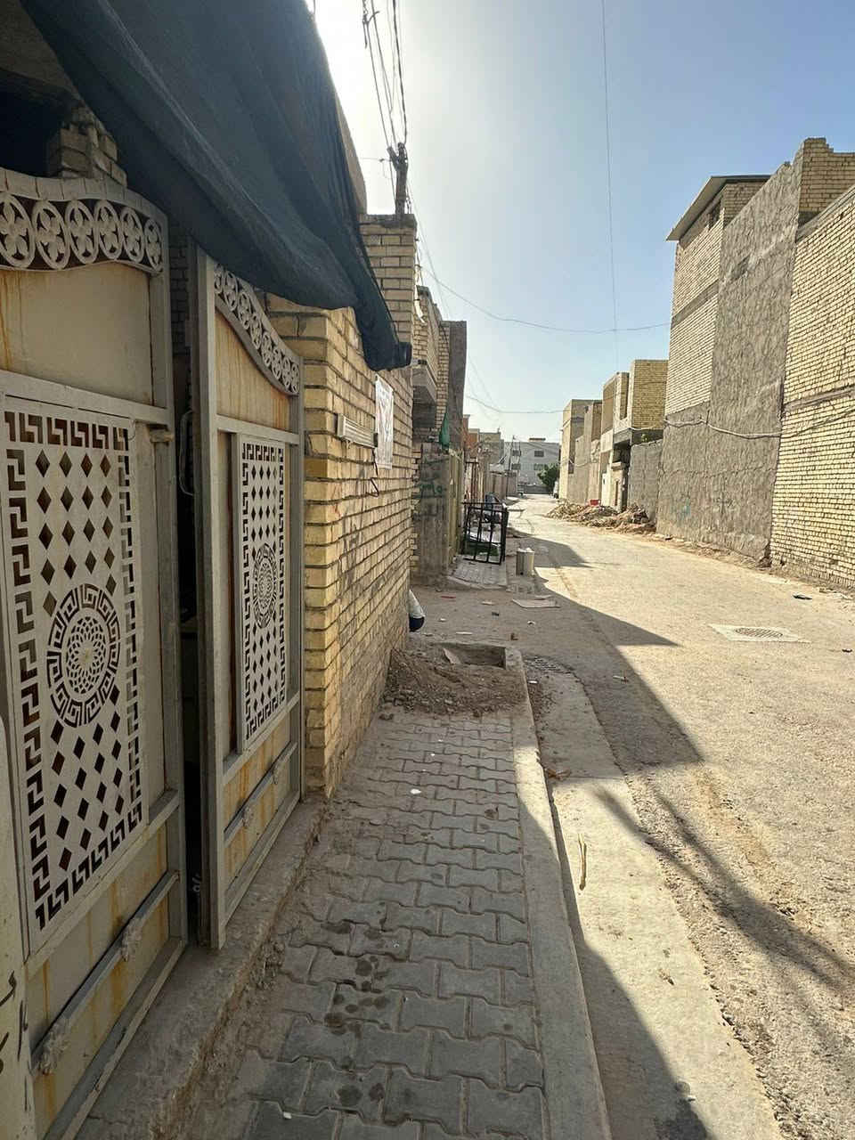 السلام عليكم الدار للبيع ركن 100 متر مربع منطقه حي السلام زراعي  مقابل حي التراث  ضياء الحلفي مجاور المستشفى الجديد للاستفسار ***********
