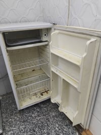 للبيع مكاني بغداد للتواصل واتساب فقط 07733790009