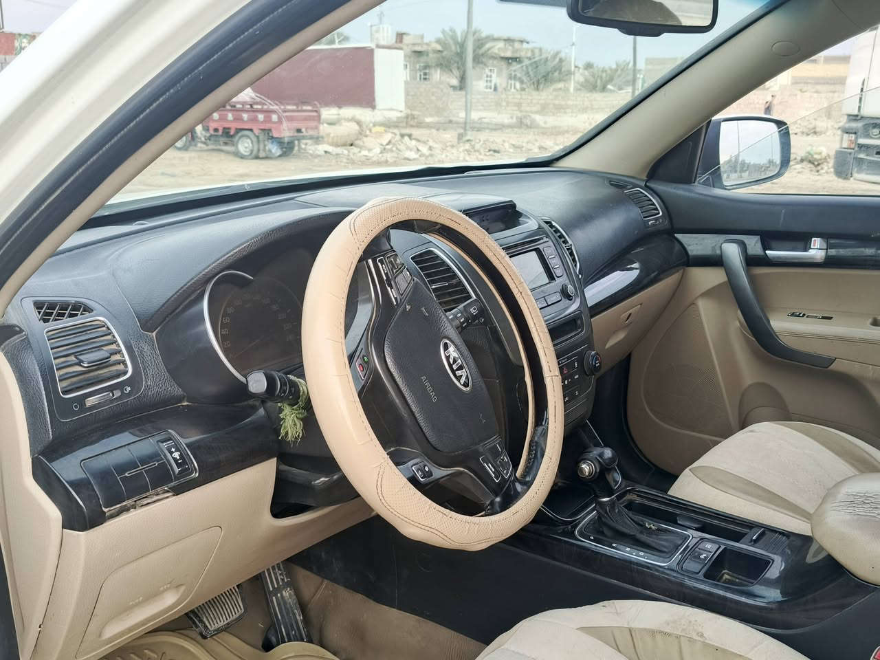 سلام عليكم سورنتو موديل 2015 خليجي 6 سلندر 7 راكب 3 قطع تبريد كشنات جلد وكهرباء سنويه ورقم جديد بيه قطعين ونص صبغ مكان واسط العزيزيه السعر 148 
ملاحظه مكينه بيه بخار ما مفتوحه من 2015 
***********
