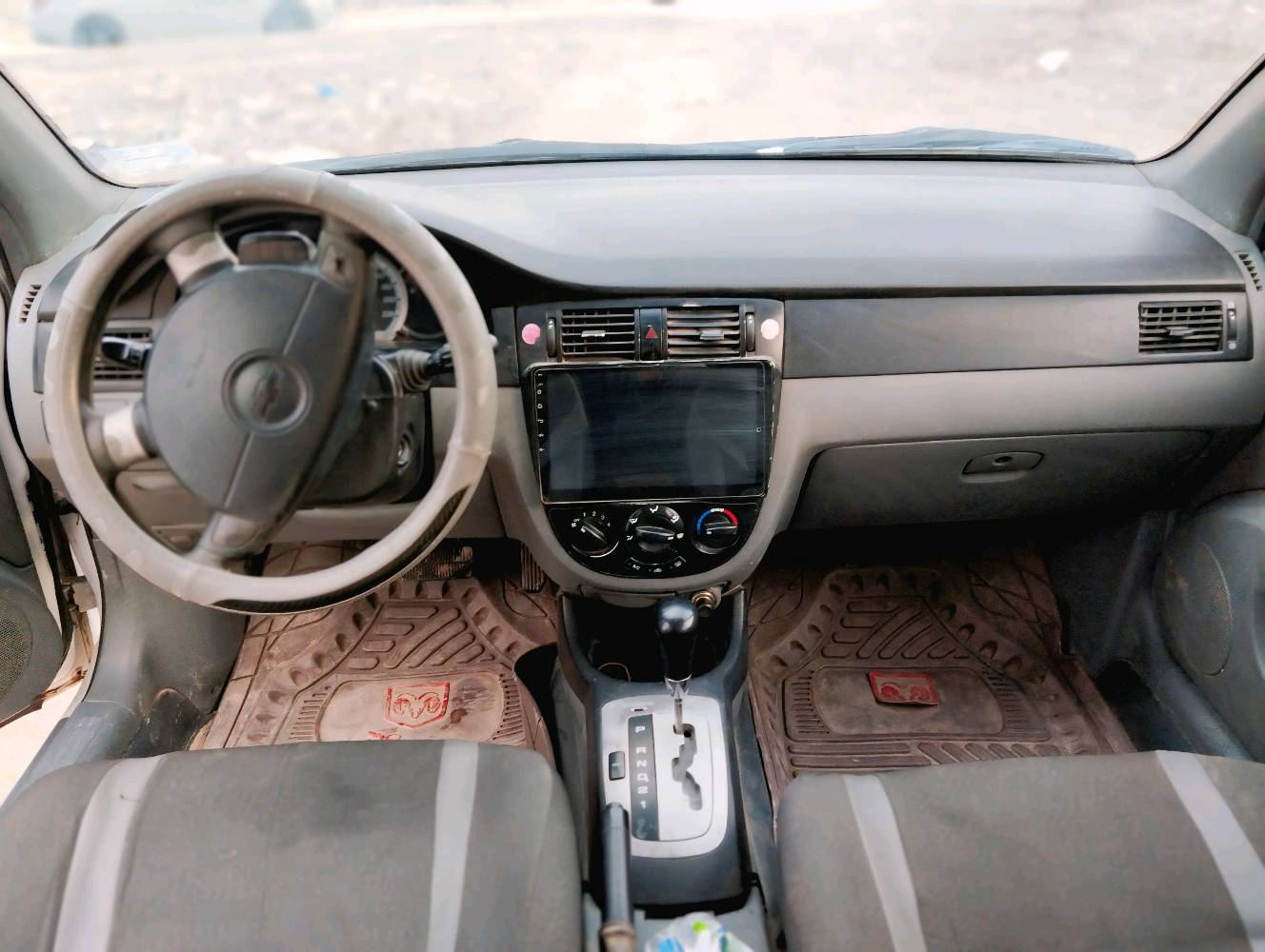 يالله.السلام عليكم . شفروليت اوبترا. السياره موديل ٢٠١١
نضيفه خير من الله .بيه منضومه غاز.+بانزين.
+منضومه زنون. كشنات جدد. تخم تاير.رقم انكليزي بصره.السياره باسمي تحوير ثاني يوم.
بيها ضربه خفيفه بلجاملغ موضح في الصوره.