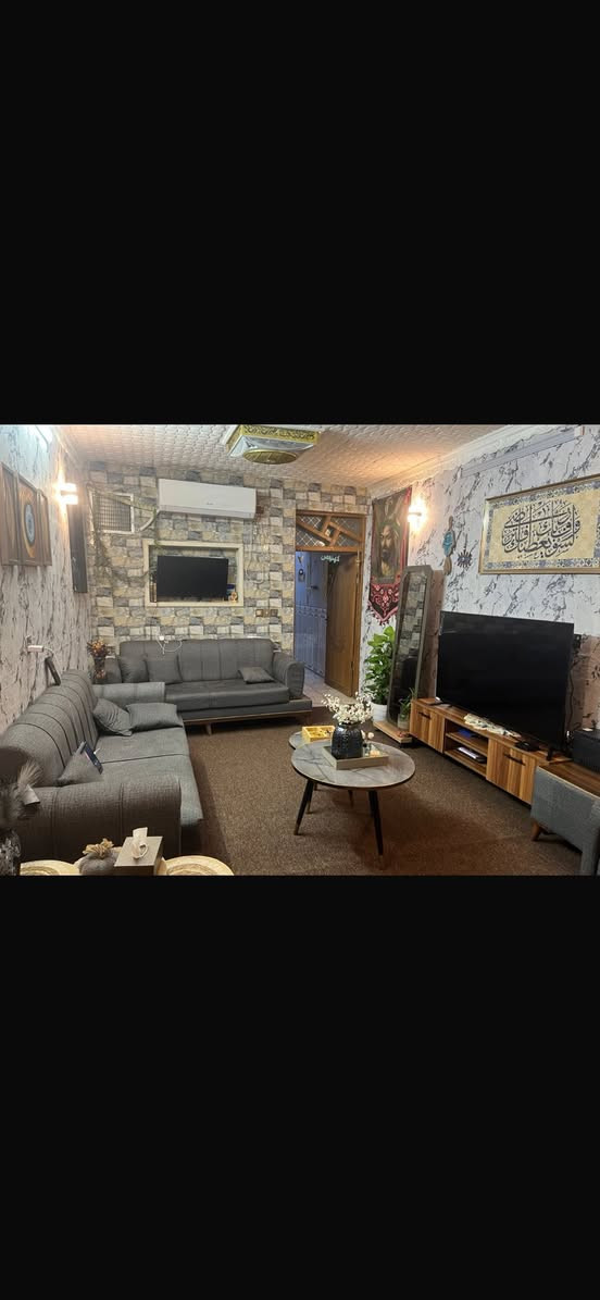 تخم تركي ابو الطبلات تجي بالتخم مثل الصور 8 مقاعد ويا طبله دوشمه خشب نفس اللون قنفات كبار 2 وكراسي 2
جديد بالجيس مصار شهر من مشتري 
للبيع ب400 مكاني سويب
***********
