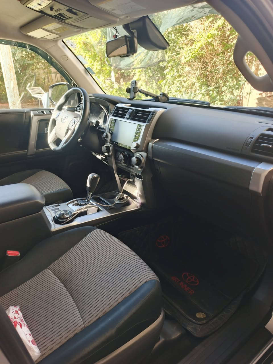 السلام عليكم من رخصة الادمن 4Runner موديل 2023  4 ويل بدون فتحه صور الحادث مرفقه ماشيه لحد الآن 26 ألف كيلومتر جديده مواصفات الفوررنر المعروفه عدكم لأن هاي صفحه متخصصه السعر المطلوب نهائي غير قابل للتفاوض 27 ألف $ إلي تعجبه أهلا وسهلا والمايعجبه أخ عزيز الله يقسملك الأحسن منها للاتصال ***********
