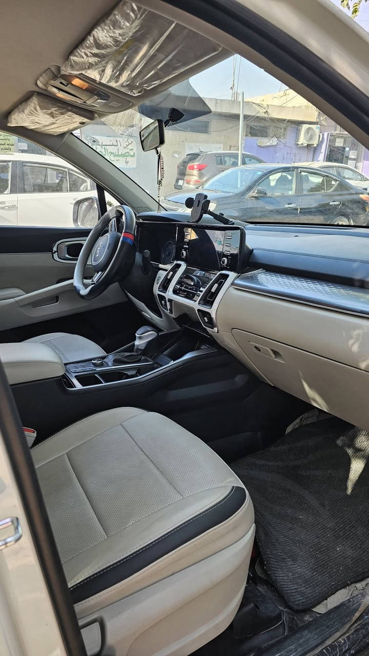 سلام عليكم ...
سورنتو للبيع بدون مراوس 2023 باسمي تحويل ثاني يوم 
ماشية 39800 كم حقيقي 
رقم اربيل الجديد سنوية لل 2027 
5 راكب 
محرك 2500 MPI 
بصمة + باقي المواصفات الاعتيادية 
كير 6 سرعات 
حساسات امامية وخلفية 
3 وضعيات قيادة 
كاميرا اصلية بلاد
مانع انزلاق 
نزول منحدرات 
كراسي مغلفة جلد 
ارضية مغلفة جلد نوعية ممتازة 
مكفولة ماعدا فطر جامة امامية 
السعر 25700 $ وبيها مجال 
للاستفسار  ***********
