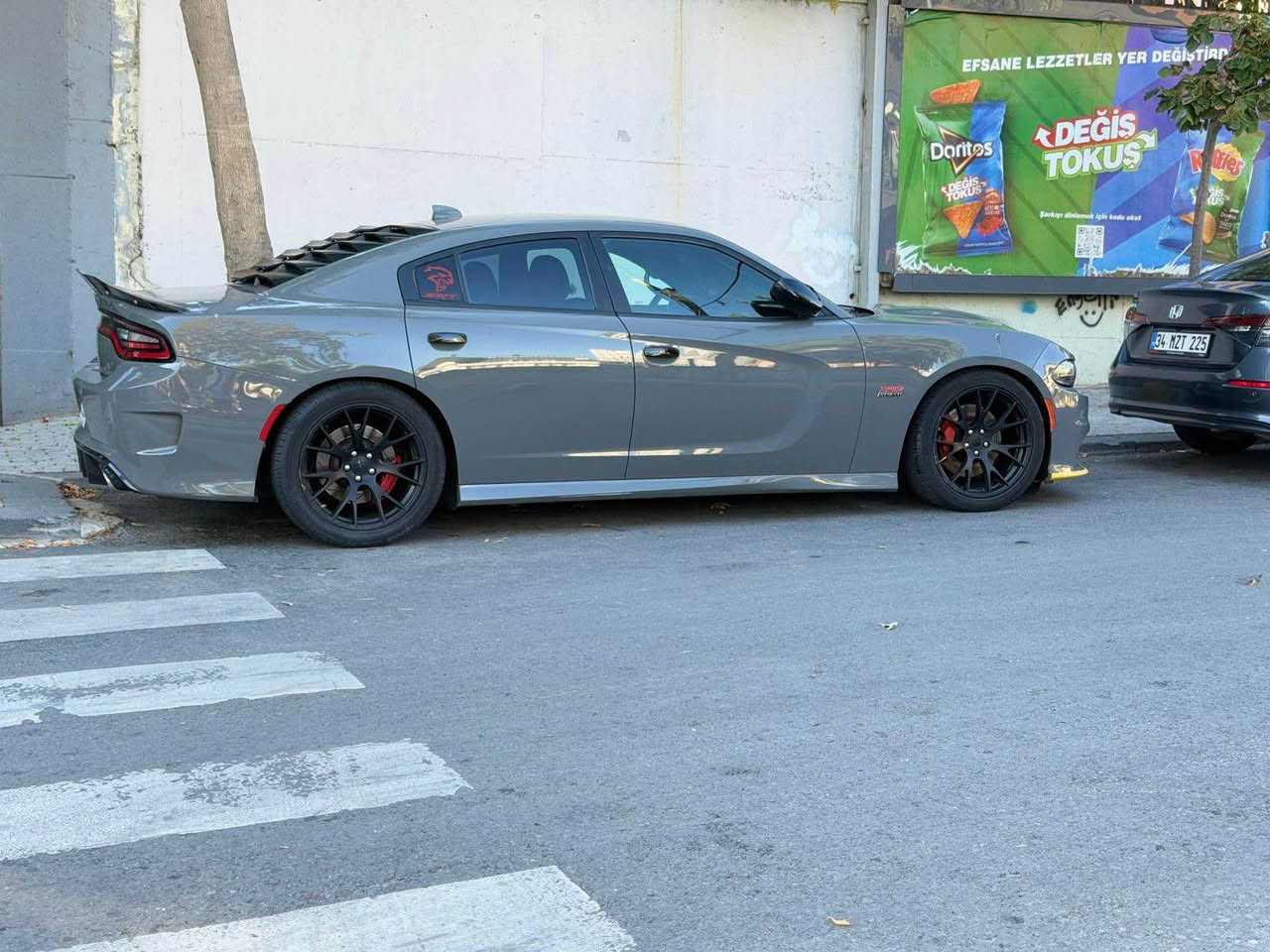 سلام عليكم شباب سياره جارجر سكات باك موديل ٢٠١٨ كلين مابيها اي شي سياره فول بس موو سلايد و سياره ماشية ٩٧كيلومتر ماشي السياره كلش نصيف مابيها اي شي و اي نقص شراي يتصل  *********** كركوك, العراق
