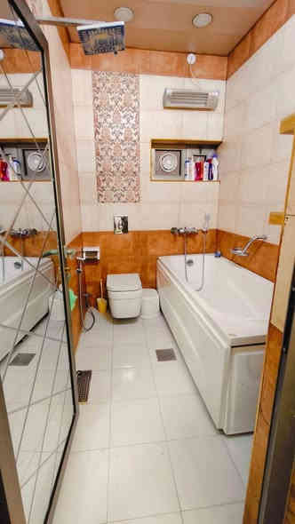 بسم الله 

دار للبيع طابو صرف مساحه 90 متر طابق ونص واجه 6 نزال 15 يحتوي على صاله و مطبخ مفتوحات على بعض ، غرفة في الطابق الاول وغرفه بالطابق الارضي و 2 حمام , كراج وحديقة صغيرة ، ركن، مدخلين  , البيت موقعه كلش حلو وقريب ع شارع العام موقعه بغداد منطقه الري ( المربع الاول) قرب حي شباب ، 

السعر مناسب جدا ( اكتب تم يوصلك السعر بالخاص )

الاستفسار ***********
