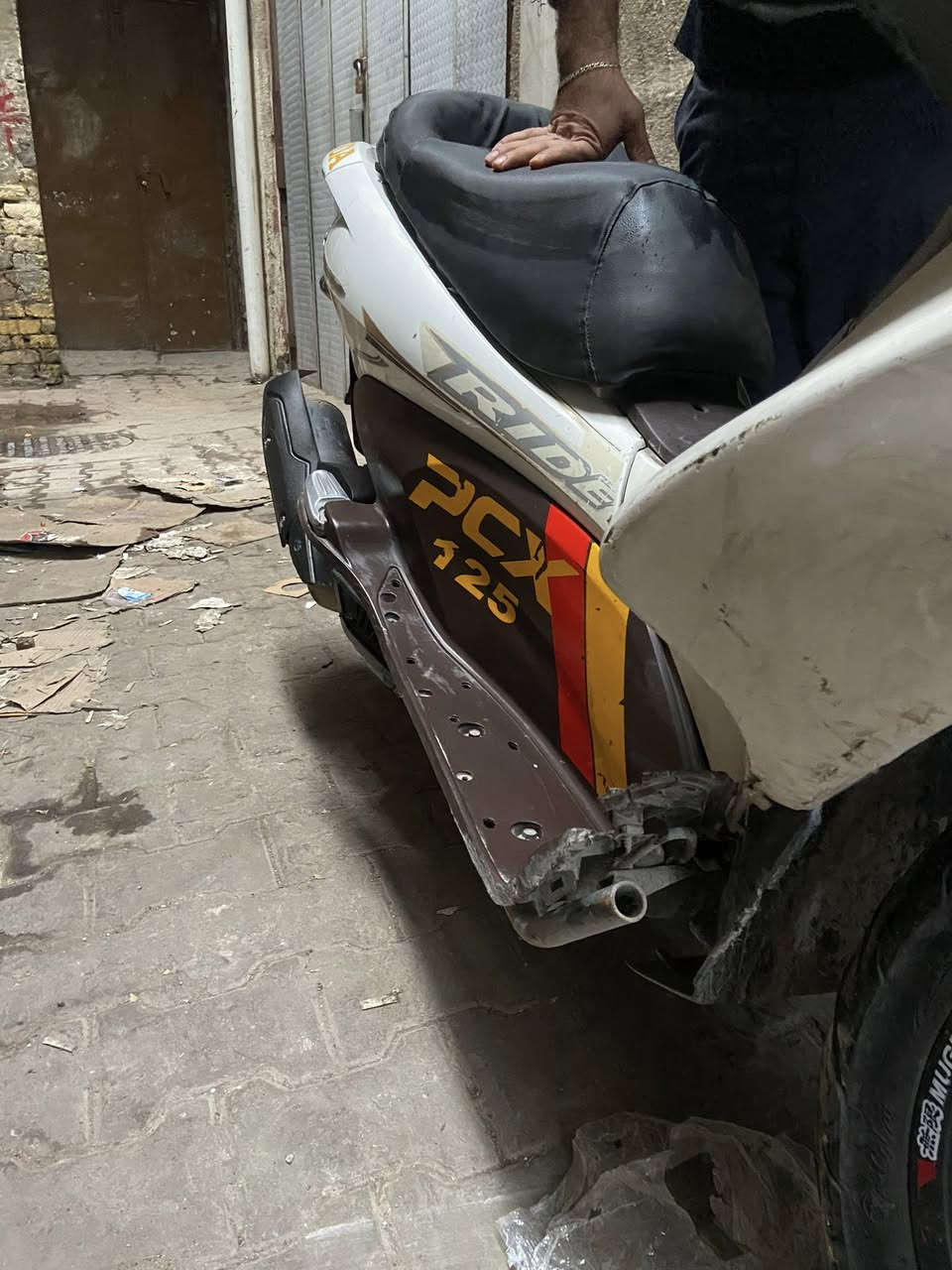 بي سي اكس جيل اول
دراجه مفوله مفوله 
مكينه مكفوله كهربائيات 
أستان حساس كلها شغاله 
بيها بس (الترايش شويه تعبانه والستان تعليك طاك)
سعرها 900 بيها مجال للشراي 
مكاني بغداد مدينه الصدر


**إذا كنت صاحب هذا الإعلان وتريد حذفه لأي سبب، رجاءا أرسل رسالة إلى الدعم الفني**