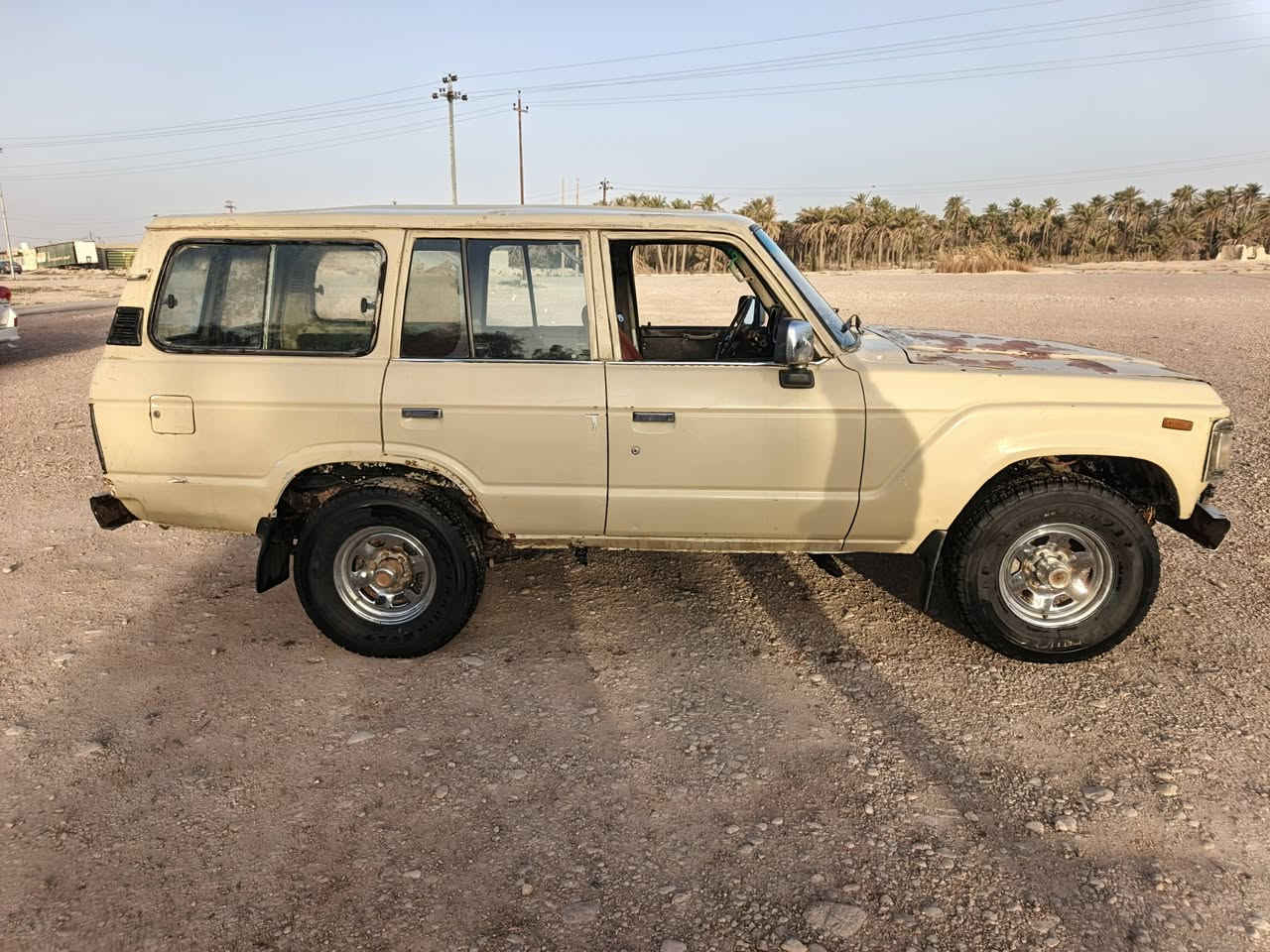 لاندكروز للبيع ادوات السعر 23 وبيه مجال المكان ديالى  ***********
