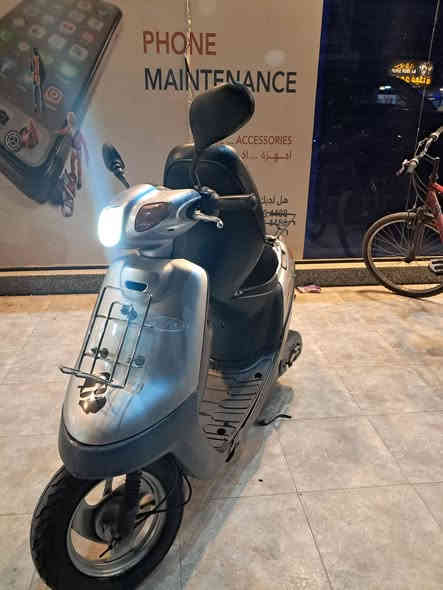 السلام عليكم 
ماطور بوتين للبيع 
لون رصاصي
مكينه معمره مره وحده 
تحريكه ومعدل 
شاصي شرط 
سلف لايت بك لايت اشاير هورن كلو شغال 
درعو الاصلي تايات جدد 
للاستفسار الاتصال على الارقام التالية 
سعر265الف وبي مجال 
***********
***********
مكاني حي السكر قرب مطعم ابو جنه
