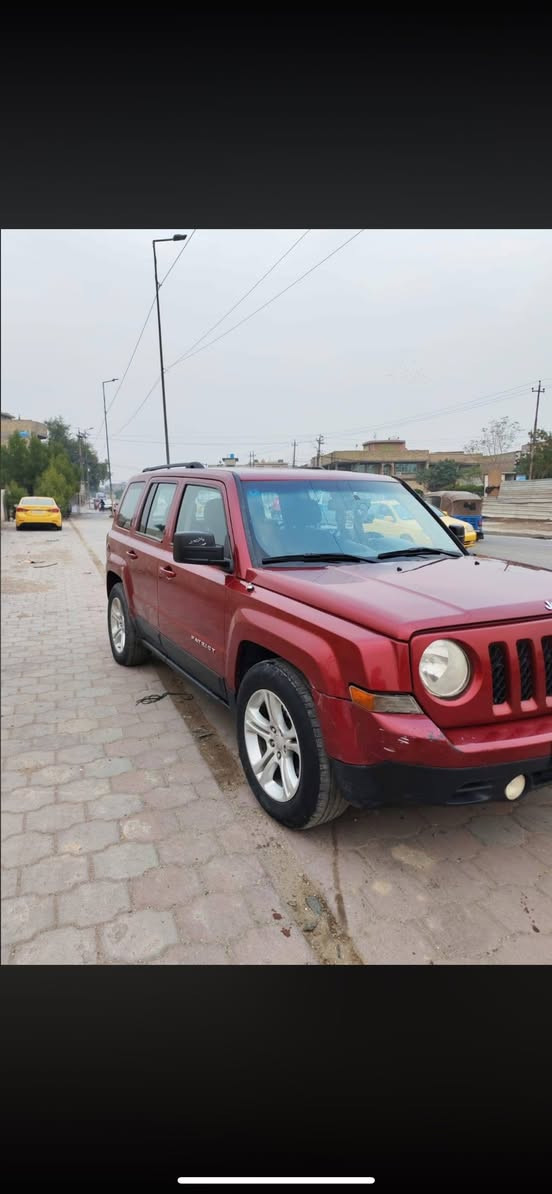 رقم ذيقار ابيع بس وكالة بيهة اشارت حجز حتياطي فقط ما اعرف شنو لان ما مراجع عليهة
السعر قفل قفل 75 
سيارة جديدة داخل قمرديني 
هاتف *********** 
اي ستفسار أرجو الاتصال
