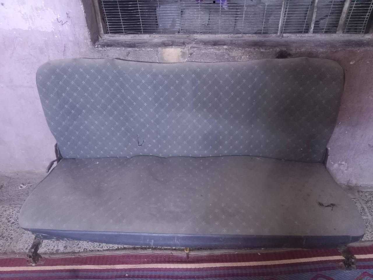 السعر 100 ***********
