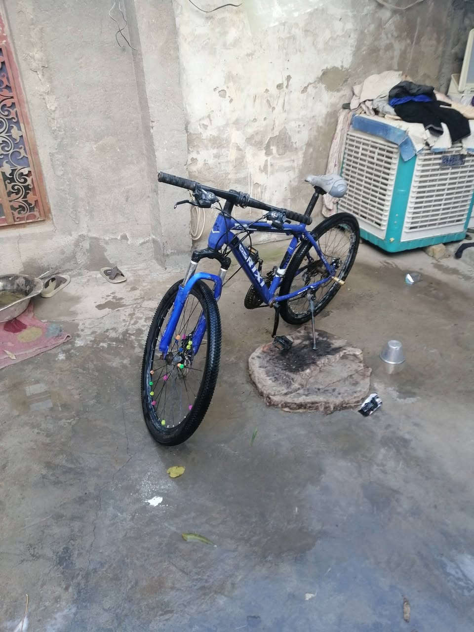 السعر 100 الف *********** الحجم ٢٨
