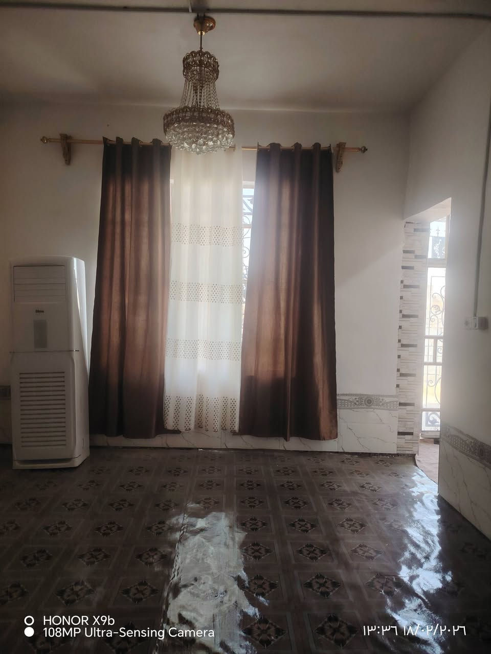 بيت للبيع مساحه 300ديوان 7ونص.ب4هول6ب4مطبخ6ب4صاله7ونص ب3غرفة5ب4وفرفه 5ب4 صحيات داخل وخارج  بيت كامل من كلشي العنوان بروانه حي شرطه قرب مول فراس النعيمي رقم الهاتف  ***********
