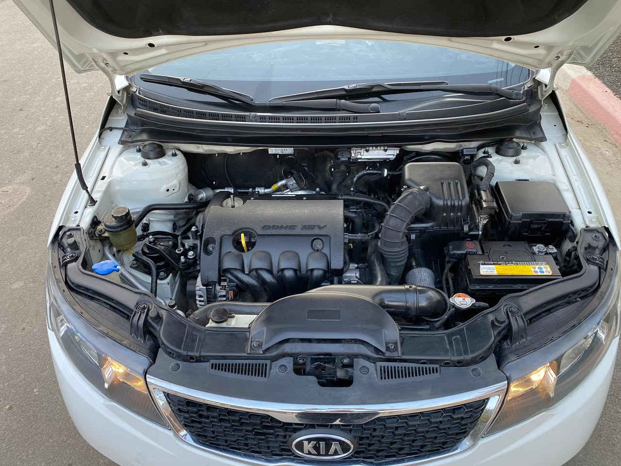 السلام عليكم ورحمة الله 
للبيع كيا سيراتو ٢٠١٣ 
رقم سليملنية باسمي 
السيارة كفالة عامة من الضربة والصبغ والتبديل 
بيها مكان واحد بارد فقط  وممبين بالجاملغ الامامي عكس السائق 
مكينة ١٦٠٠ دوش
عارضها ب١١٨ وبيها مجال بسيط جدا 
مكاني حي العامل 
الشراي يتصل ويدلل
***********
