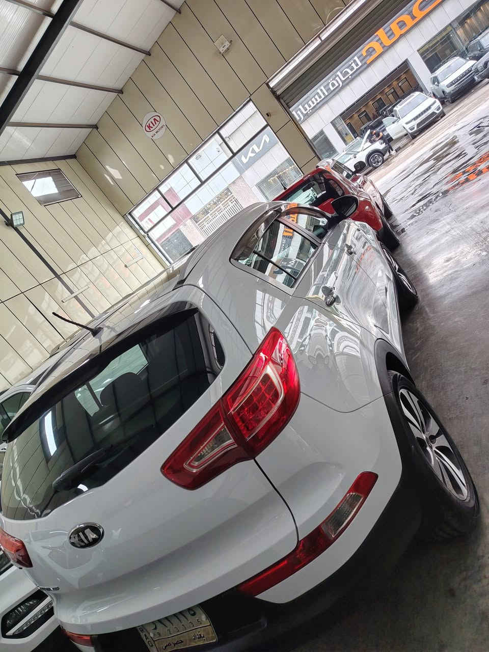 السلام عليكم سبورتج ٢٠١٤ خليجي
ماشيه ١٠٠ الف مكفوله من صبغ ولبارد سياره جديده 
محرك ٢٠٠٠ بلادي
بانوراما
كشنات جلد ومغلفه
شاشه
كامره خلفيه
حساس خلفي
شادله بصمه وتشغيل عن بعد
سياره جاهزه بدون اي نقص
رقم بغداد
للتصال***********
