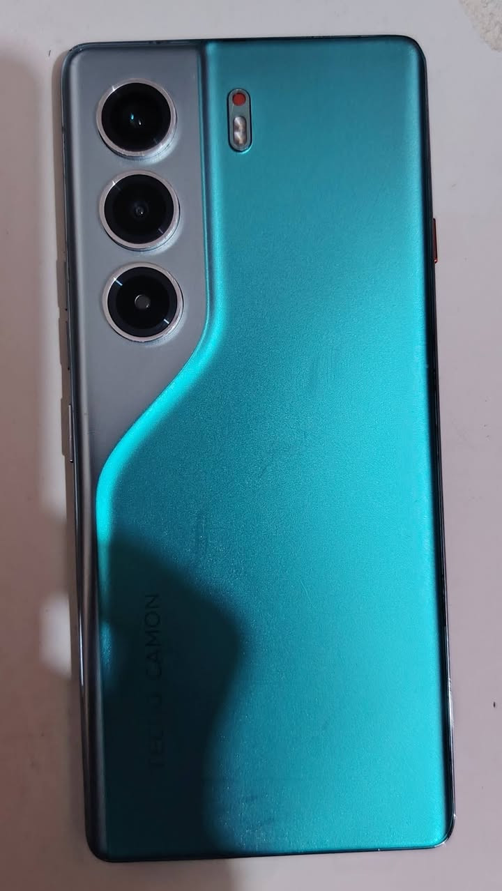 السلام عليكم تكنو كامون 40 برو 5G للبيع المواصفات معروفه فقط الجهاز بدون اي شي وياه السعر 235 مكاني بغداد الدوره ابو دشير ***********  اتصال + واتس
