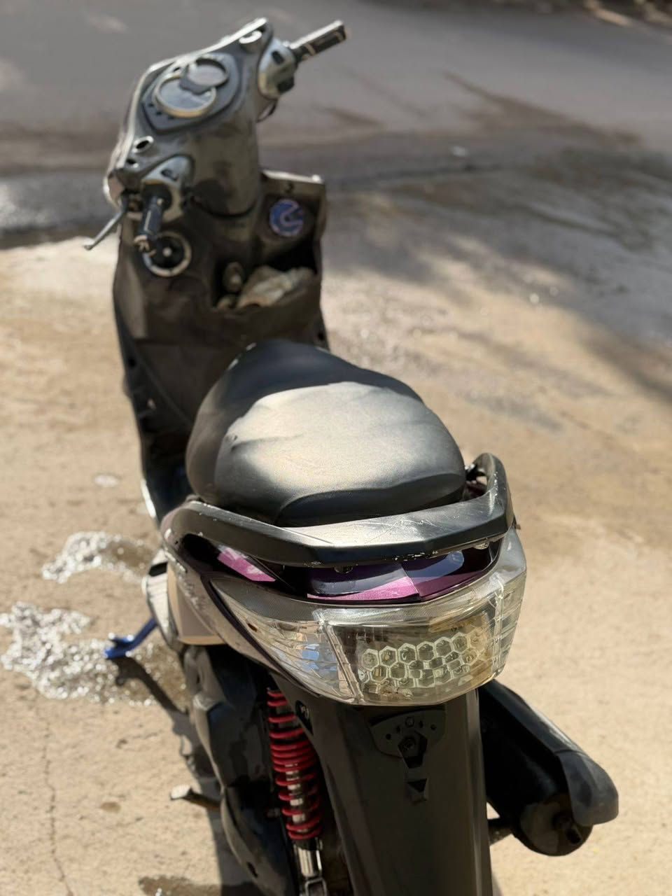 السلام عليكم اخواتي سكنس فحل لبيع كابريتر دراجه نضيفة خير من الله شلعة ومعدل دراجه بلاديه برغي ما مفتوح بيها اخوتي السعر ٧٥٠ وبيها مجال مكان زعفرانيه رقمي ***********
