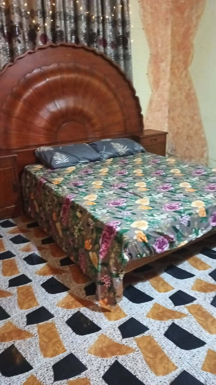 ملحقات غرفه نظيفات نجاره سعرهن١٥٠ ميز بلازمه سعره ٢٥ عنوان حله الإسكان شر يتصل ***********
